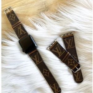 Lv apple whatch band only.